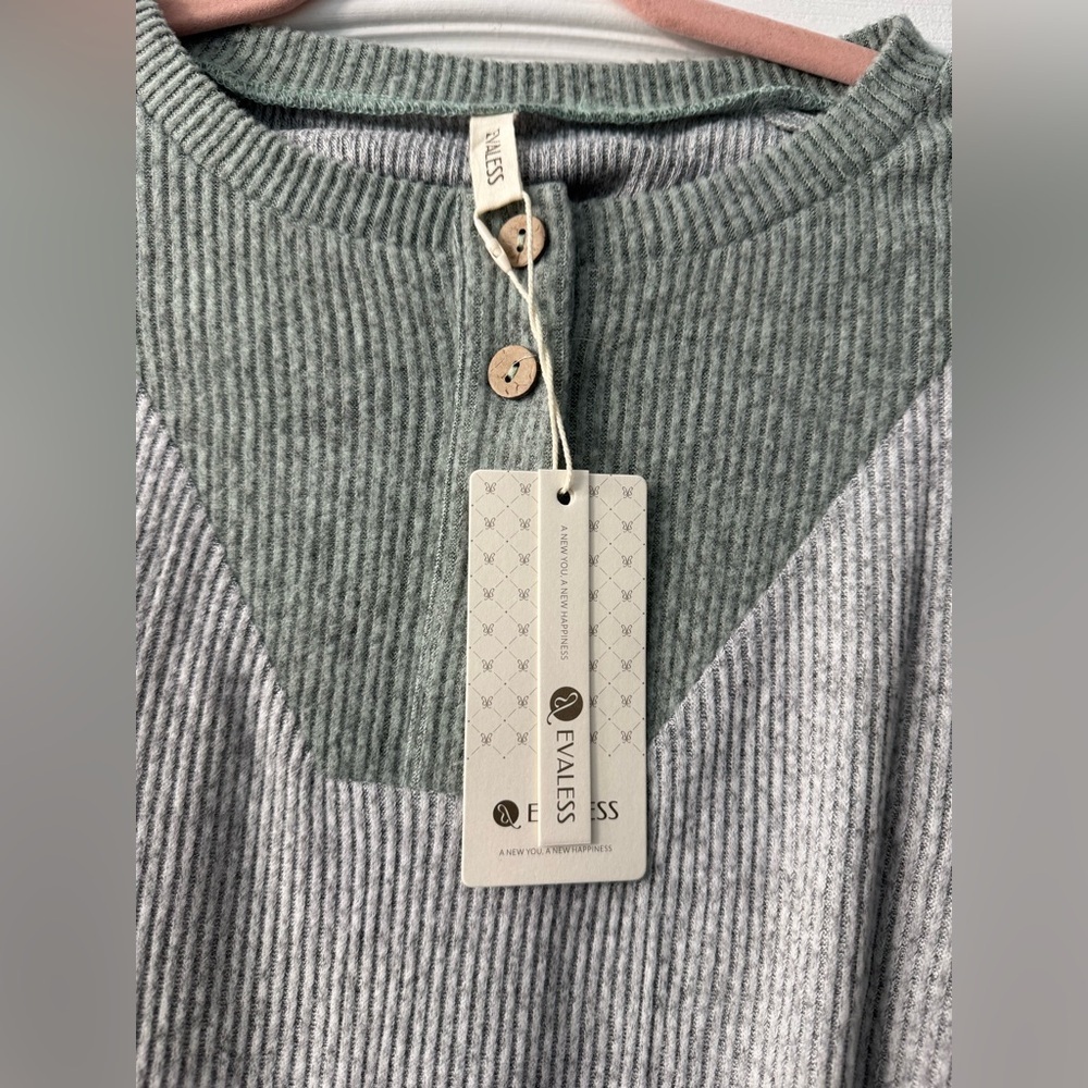 EVALESS Long Sleeve Patchwork Button Up V Neck Casual Pullover Top - Picture 12 of 14